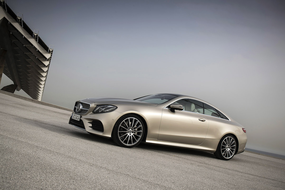 Mercedes-Benz E-Klasse Coupé, Press Test Drive Barcelona 2017, E 300 Coupe? aragonitsilber, Leder Nappa, macchiatobeige/yachtblau, AMG Line, * E 300 Coupe? Kraftstoffverbrauch kombiniert: 6,4 l/100 km, CO2-Emissionen kombiniert: 147 g/km.
Mercedes-Benz E-Klasse Coupé, Press Test Drive Barcelona 2017, E 300 Coupe?, aragonite silver, Nappa leather macchiato beige/yacht blue, AMG Line, Fuel consumption combined: 6.4 l/100 km, Combined CO2 emissions: 147 g/km.