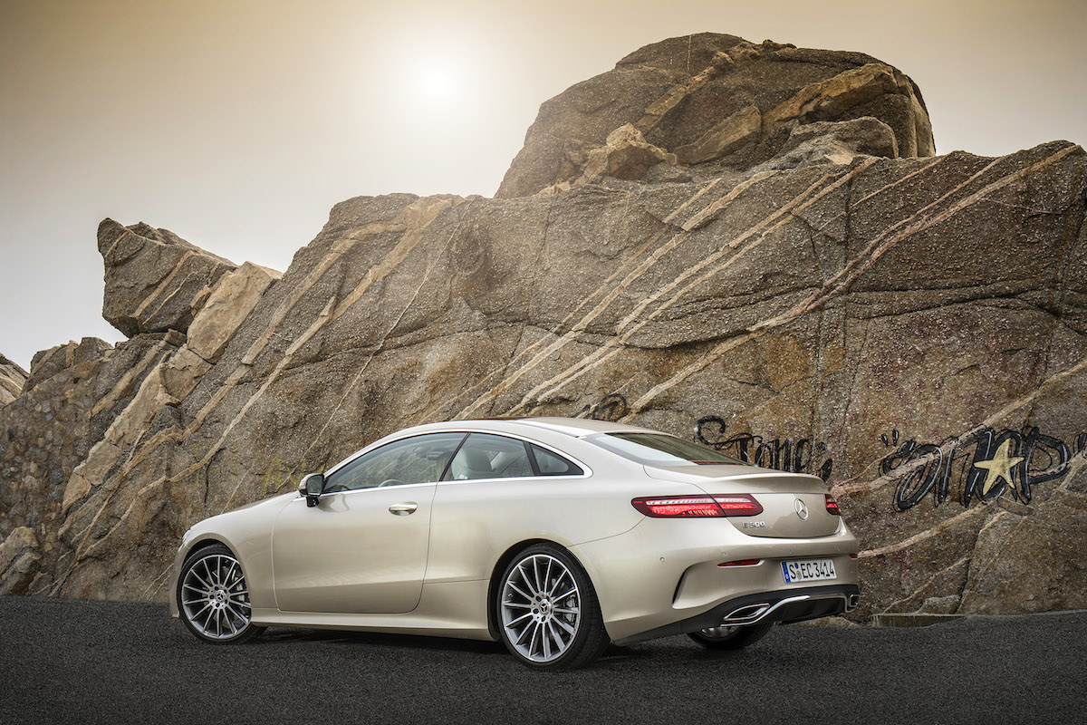 Mercedes-Benz E-Klasse Coupé, Press Test Drive Barcelona 2017, E 300 Coupe? aragonitsilber, Leder Nappa, macchiatobeige/yachtblau, AMG Line, * E 300 Coupe? Kraftstoffverbrauch kombiniert: 6,4 l/100 km, CO2-Emissionen kombiniert: 147 g/km.
Mercedes-Benz E-Klasse Coupé, Press Test Drive Barcelona 2017, E 300 Coupe?, aragonite silver, Nappa leather macchiato beige/yacht blue, AMG Line, Fuel consumption combined: 6.4 l/100 km, Combined CO2 emissions: 147 g/km.