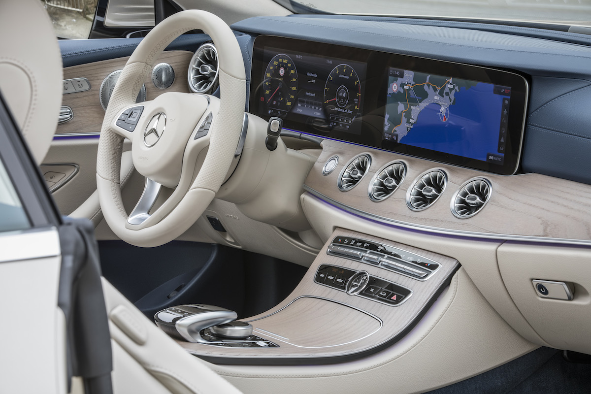Mercedes-Benz E-Klasse Coupé, Press Test Drive Barcelona 2017, E 300 Coupe? aragonitsilber, Leder Nappa, macchiatobeige/yachtblau, AMG Line, * E 300 Coupe? Kraftstoffverbrauch kombiniert: 6,4 l/100 km, CO2-Emissionen kombiniert: 147 g/km.
Mercedes-Benz E-Klasse Coupé, Press Test Drive Barcelona 2017, E 300 Coupe?, aragonite silver, Nappa leather macchiato beige/yacht blue, AMG Line, Fuel consumption combined: 6.4 l/100 km, Combined CO2 emissions: 147 g/km.
