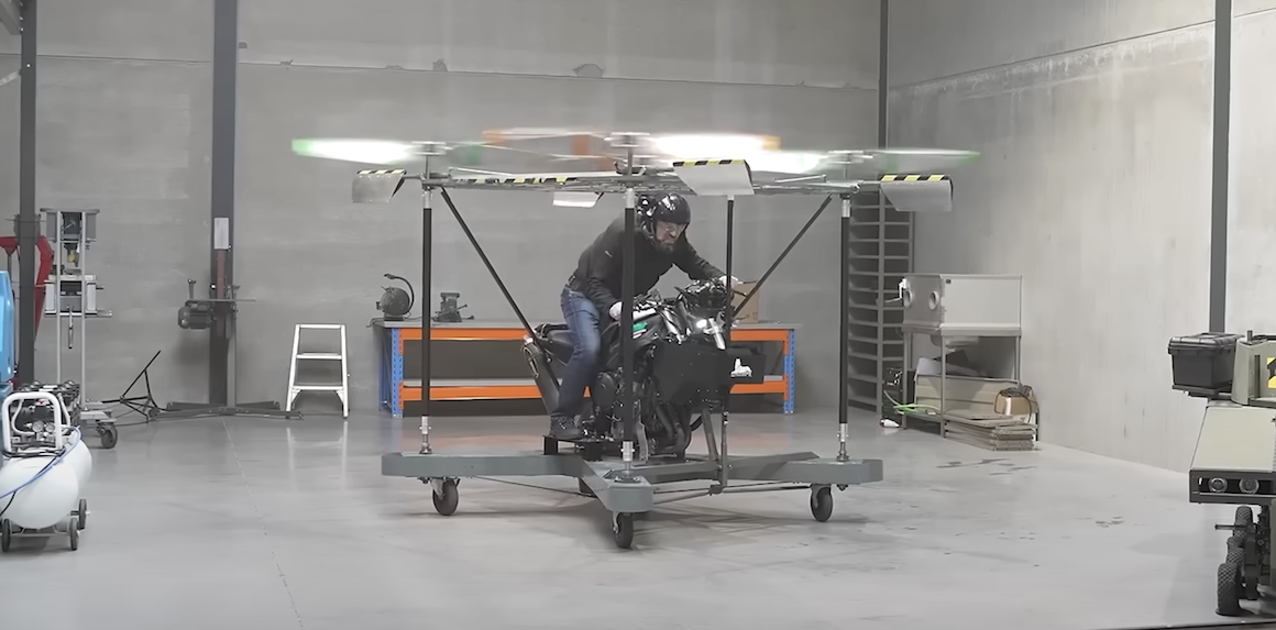Fliegendes Motorrad: Wie ein Tüftler mit einer Mega-Drohne die Schwerkraft herausfordert